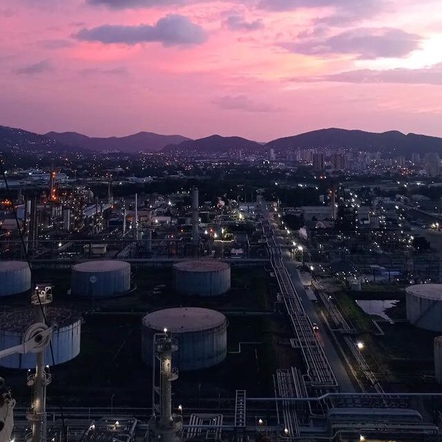 atardecer en refineria puerto la cruz